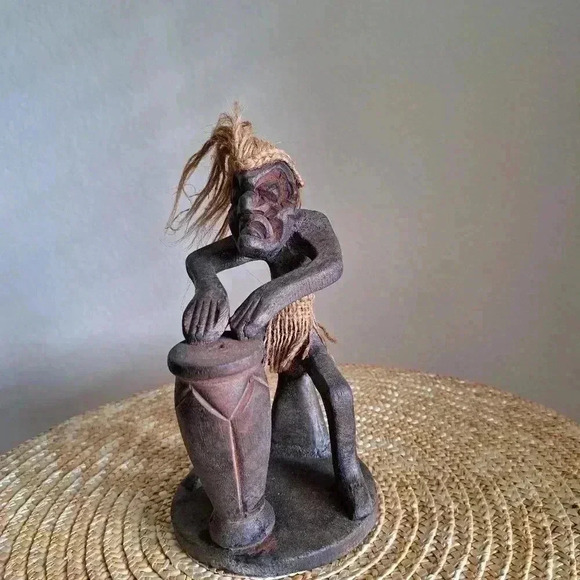 Wooden CARVED PRIMITIVE FIGURINE SCULPTOR - Picture 2 of 5